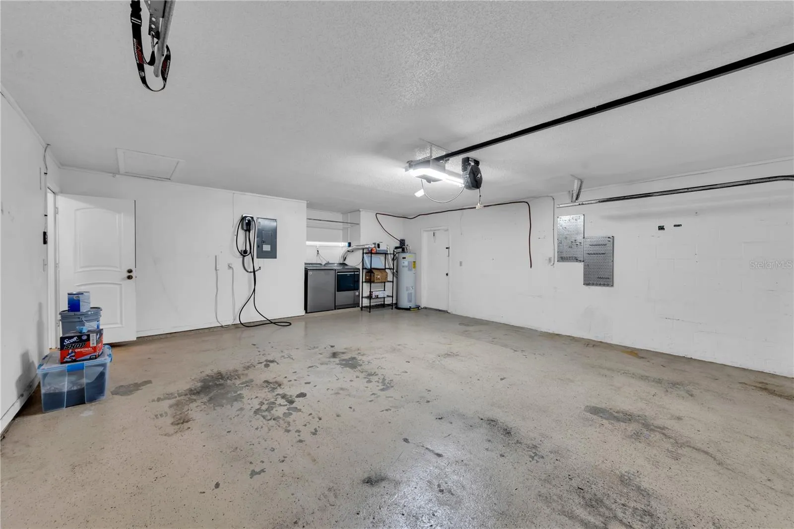 Oversized 2 car garage