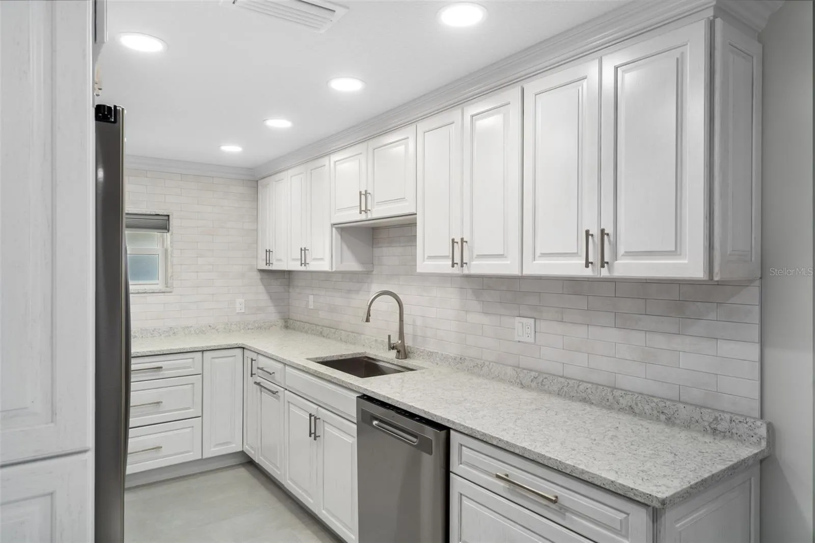 BRAND NEW KITCHEN, BRAND NEW APPLIANCES