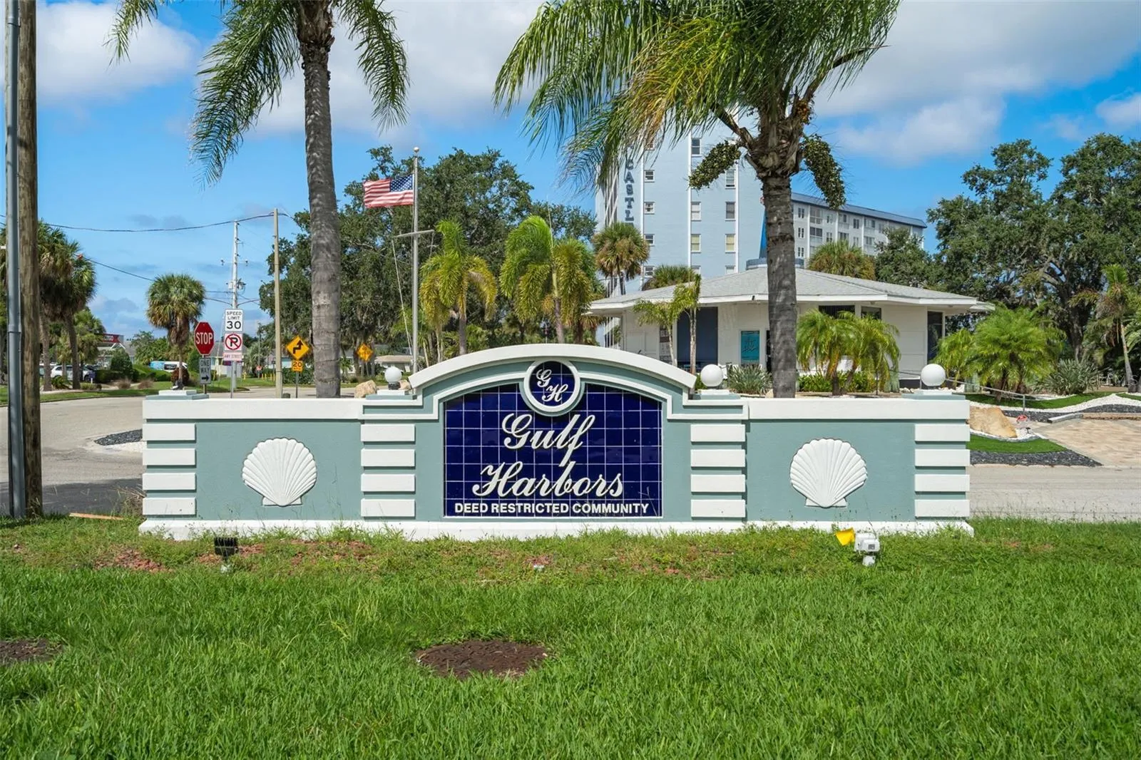 Gulf Harbors Sign