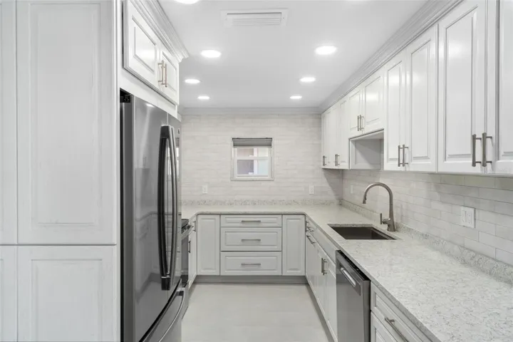 BRAND NEW KITCHEN, BRAND NEW APPLIANCES