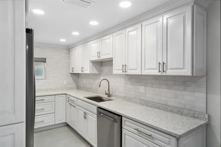 BRAND NEW KITCHEN, BRAND NEW APPLIANCES
