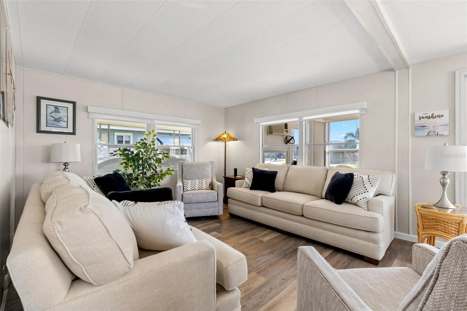 Spacious living room
