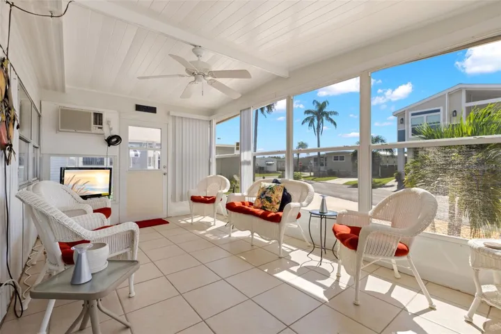 Sunny Florida room