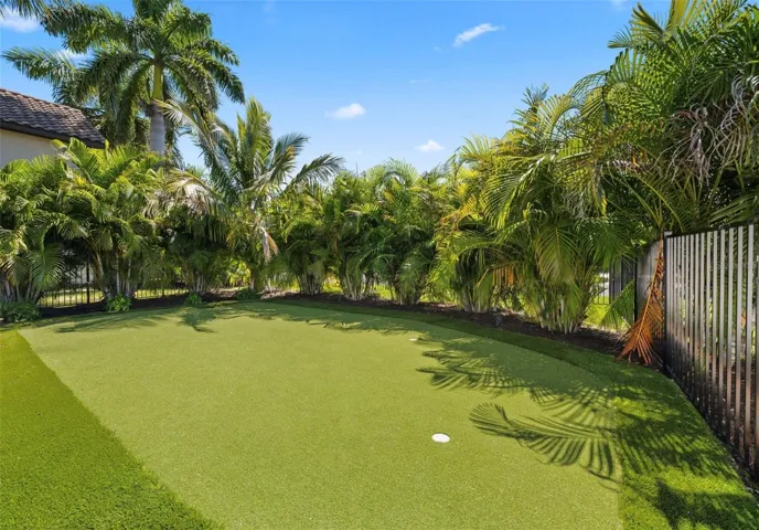 Another view of putting green.