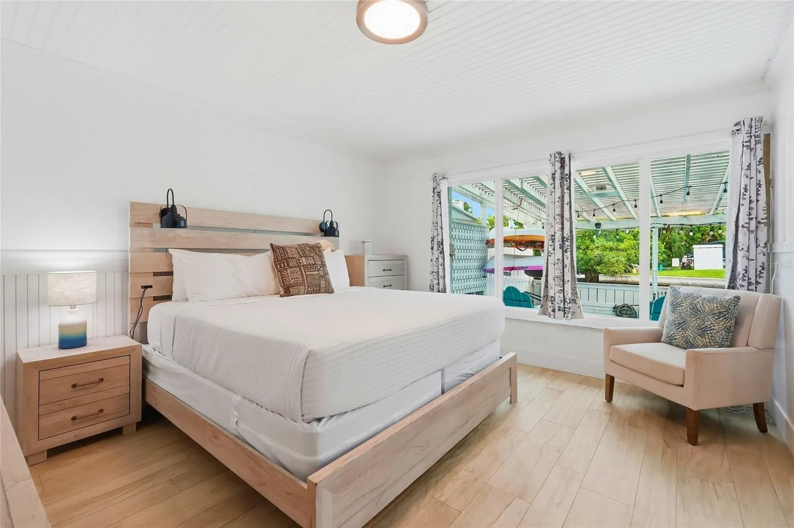 King size bed