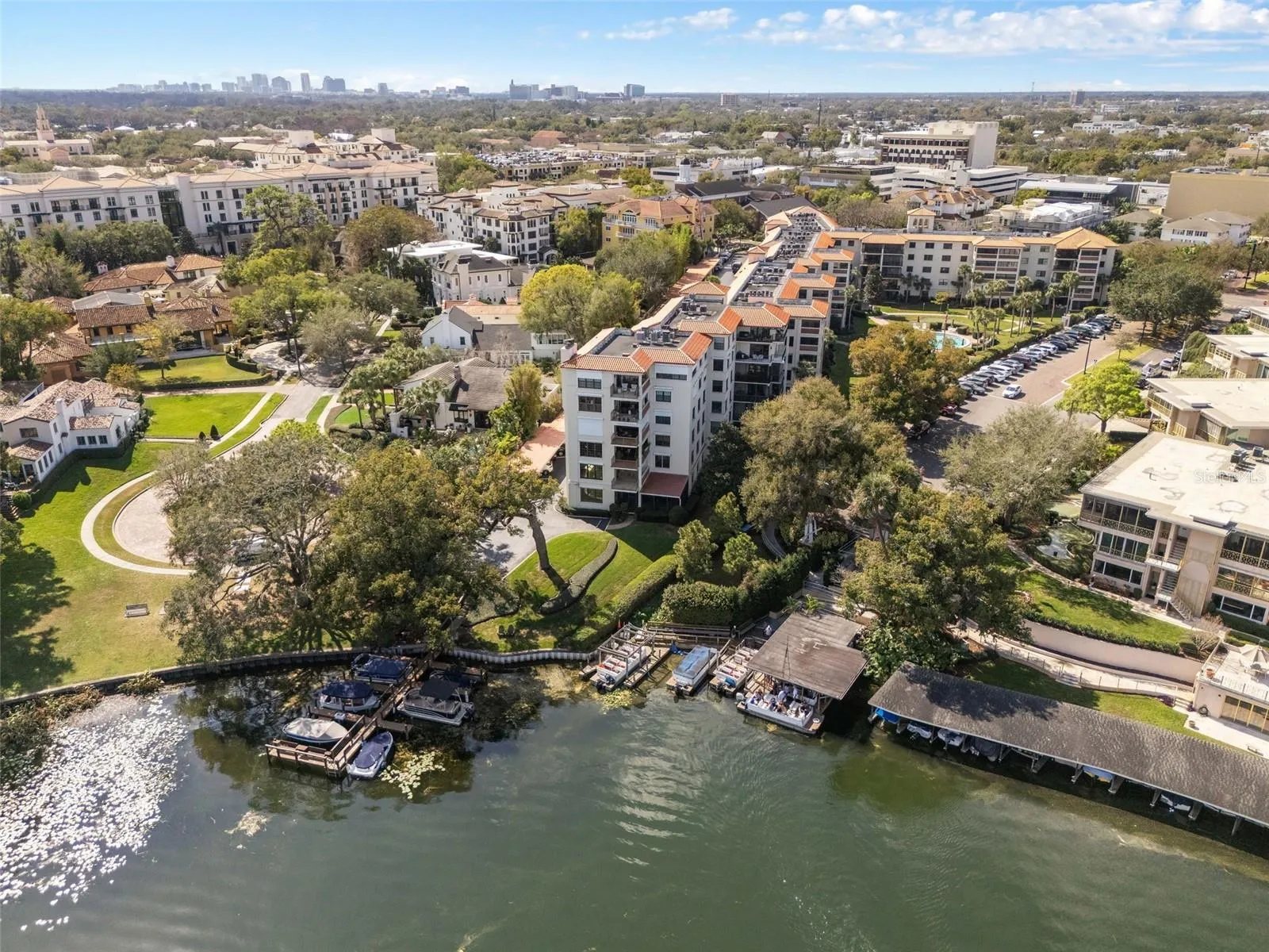 Complex located on the shores of Lake Osceola