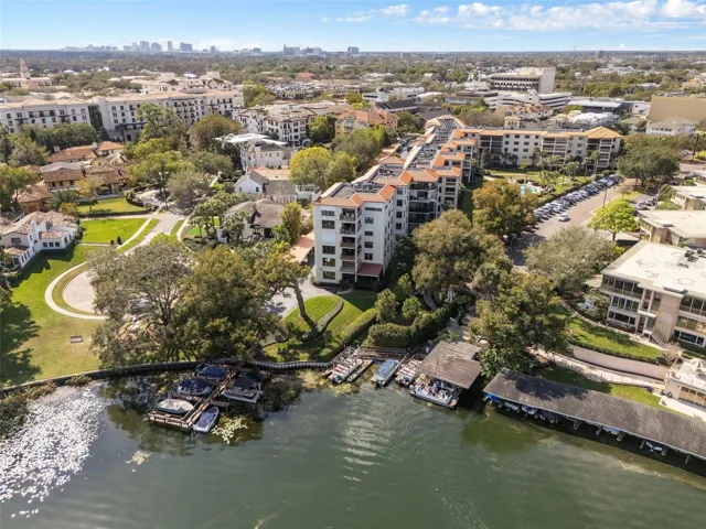Complex located on the shores of Lake Osceola