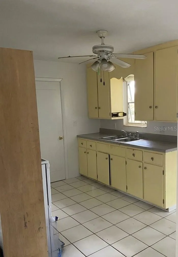 Back Unit-Kitchen