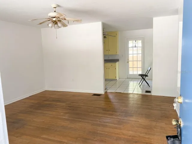 Back Unit-Living Room