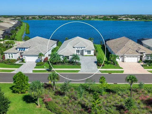 Prime lakefront lot in Lakehouse Cove