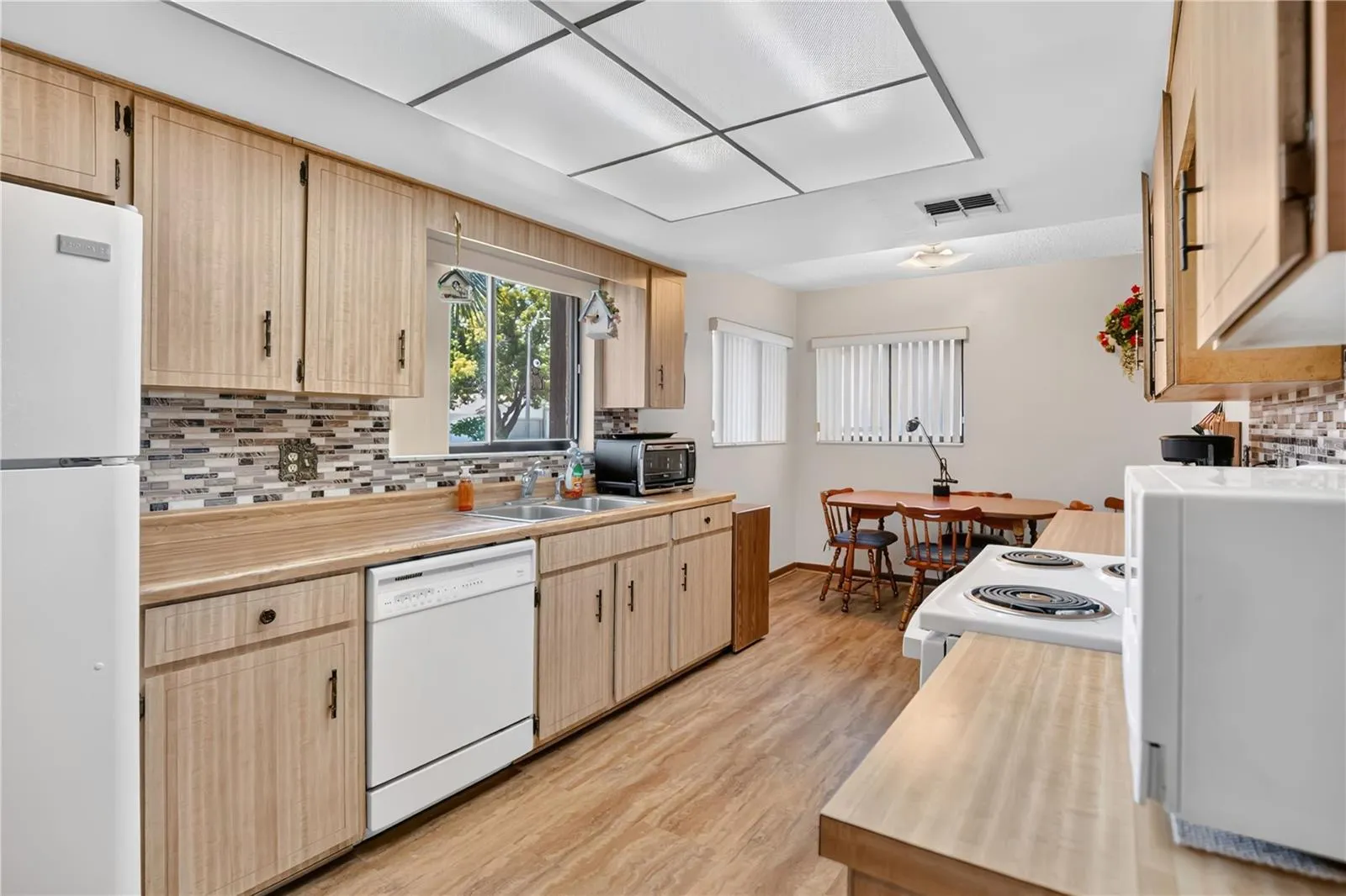 Looking towards breakfast nook