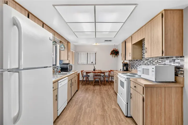 Entering kitchen looking towards breakfast nook