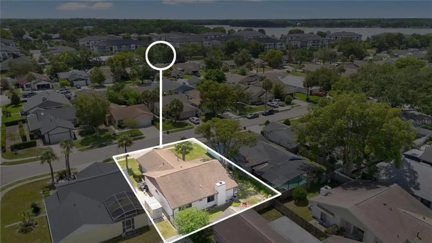 Aerial view of property highlighting boundaries