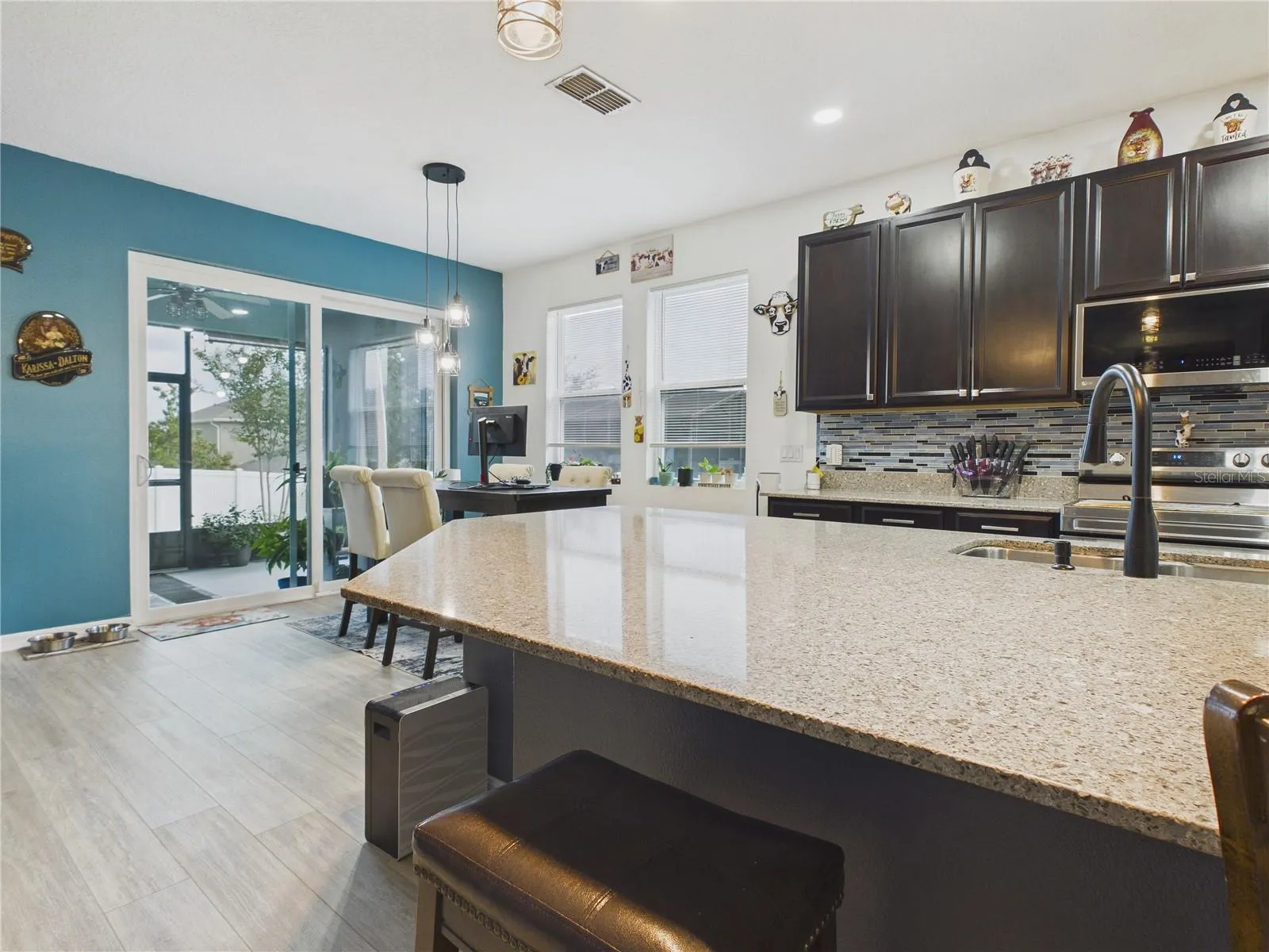 Kitchen/breakfast nook