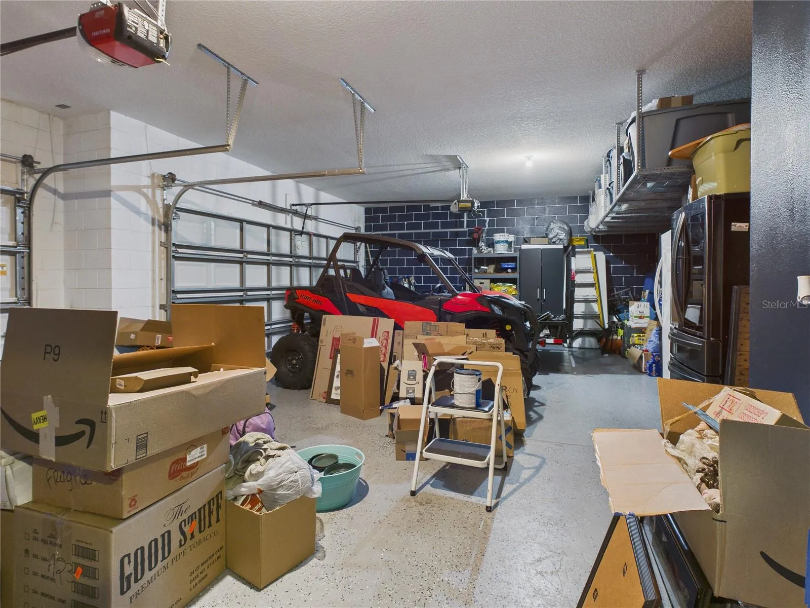 Large 3 car garage1 car 11 X 19 2 car 22.6 X 19.11