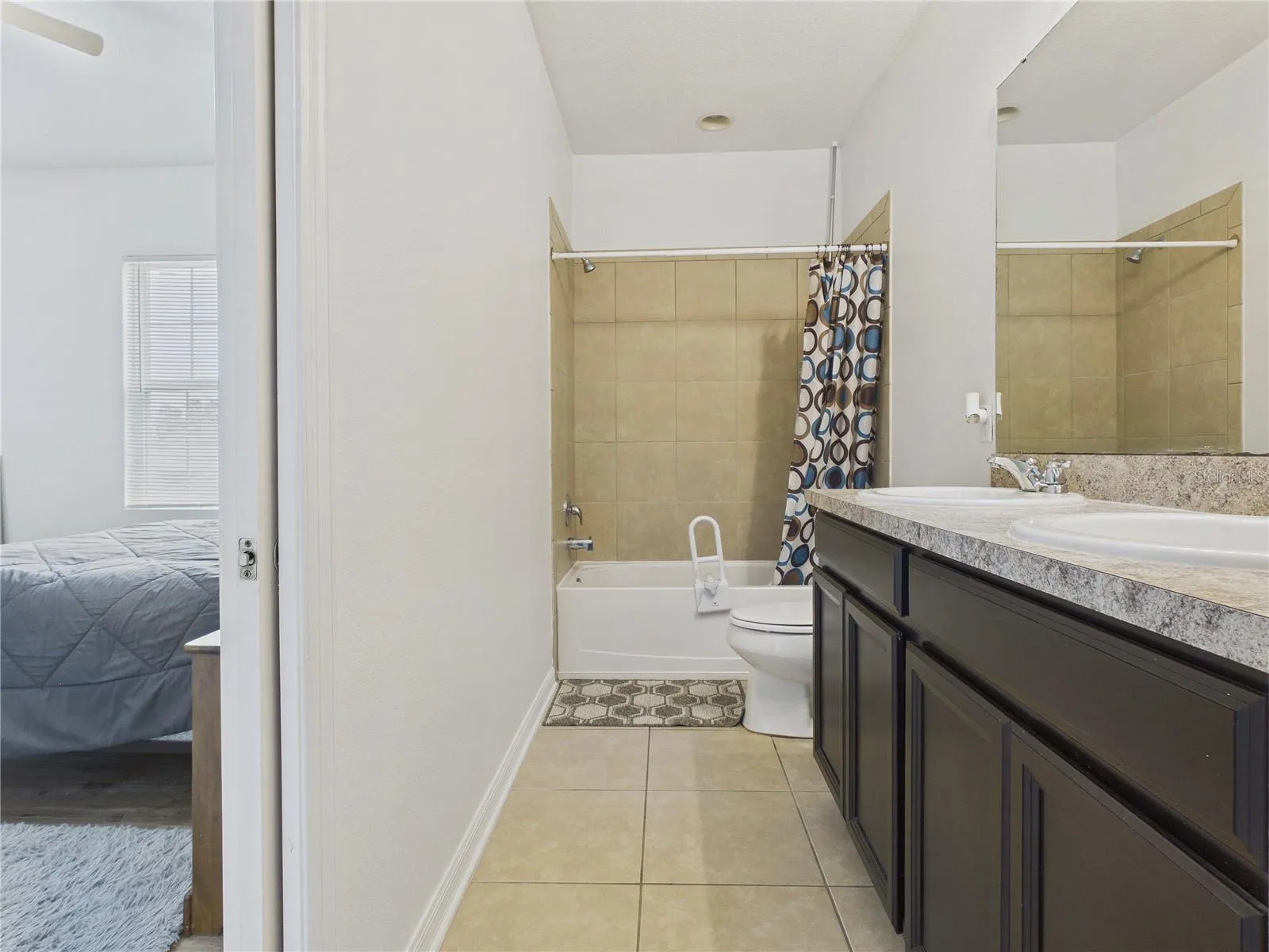 Bathroom 4 Jack and Jill to rooms 4 &amp; 5 second floor