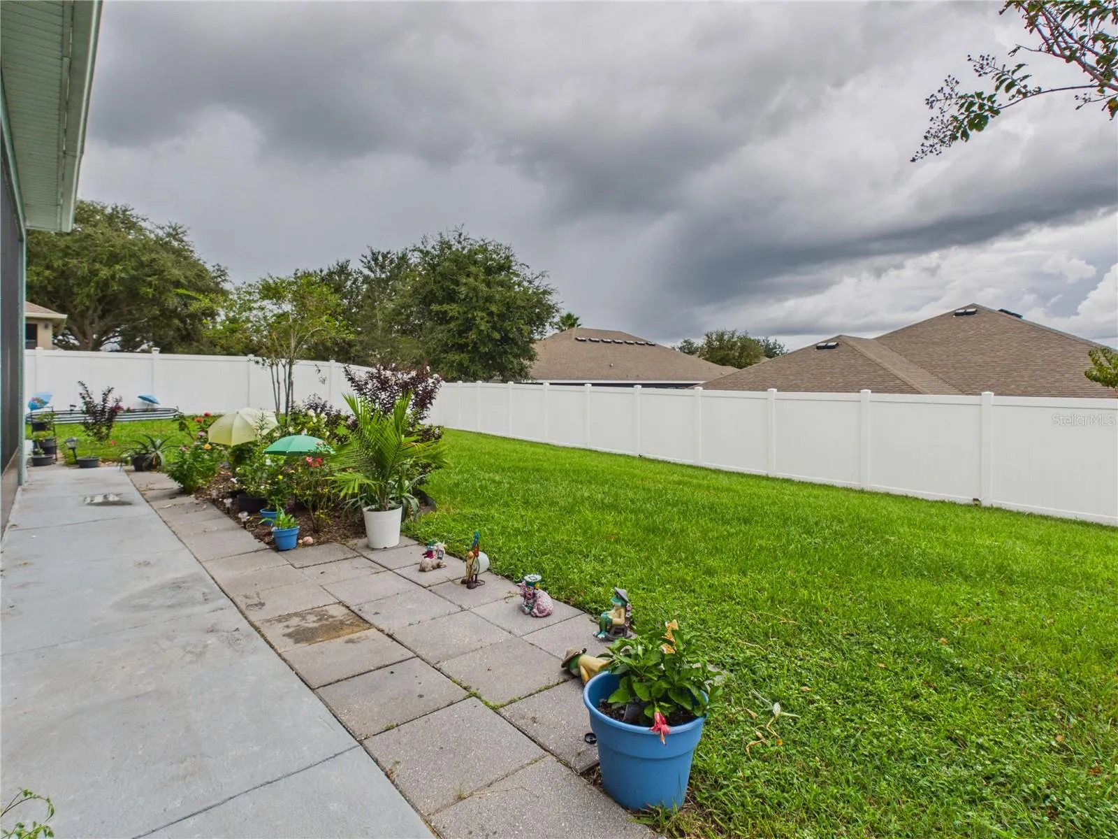 Large, beautiful fenced backyard