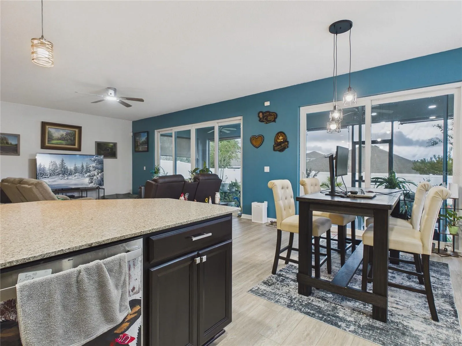 Kitchen/breakfast nook