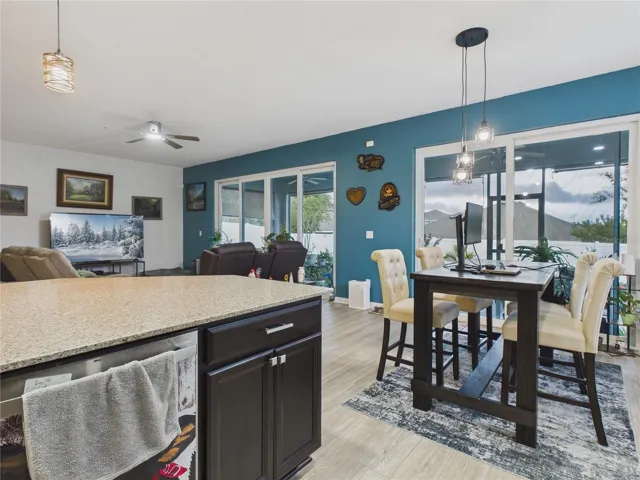 Kitchen/breakfast nook