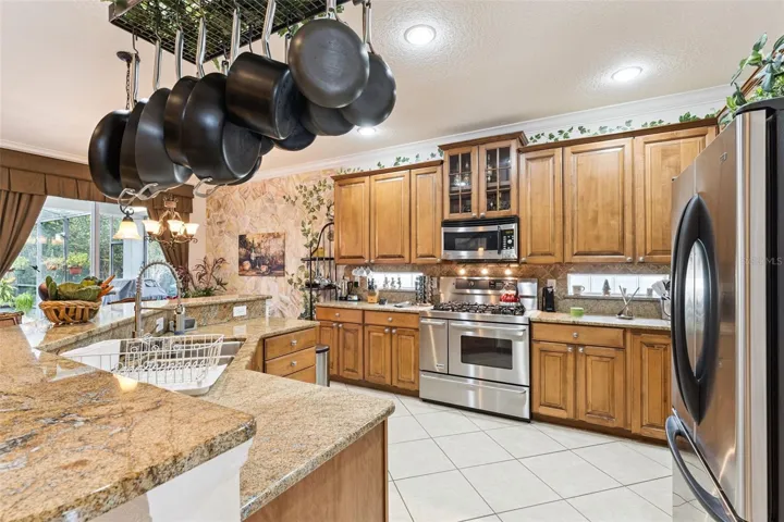 13' x 13'6" Kitchen w/ granite countertops, 5-burner natural gas convection range &amp; exterior wall glass block inserts