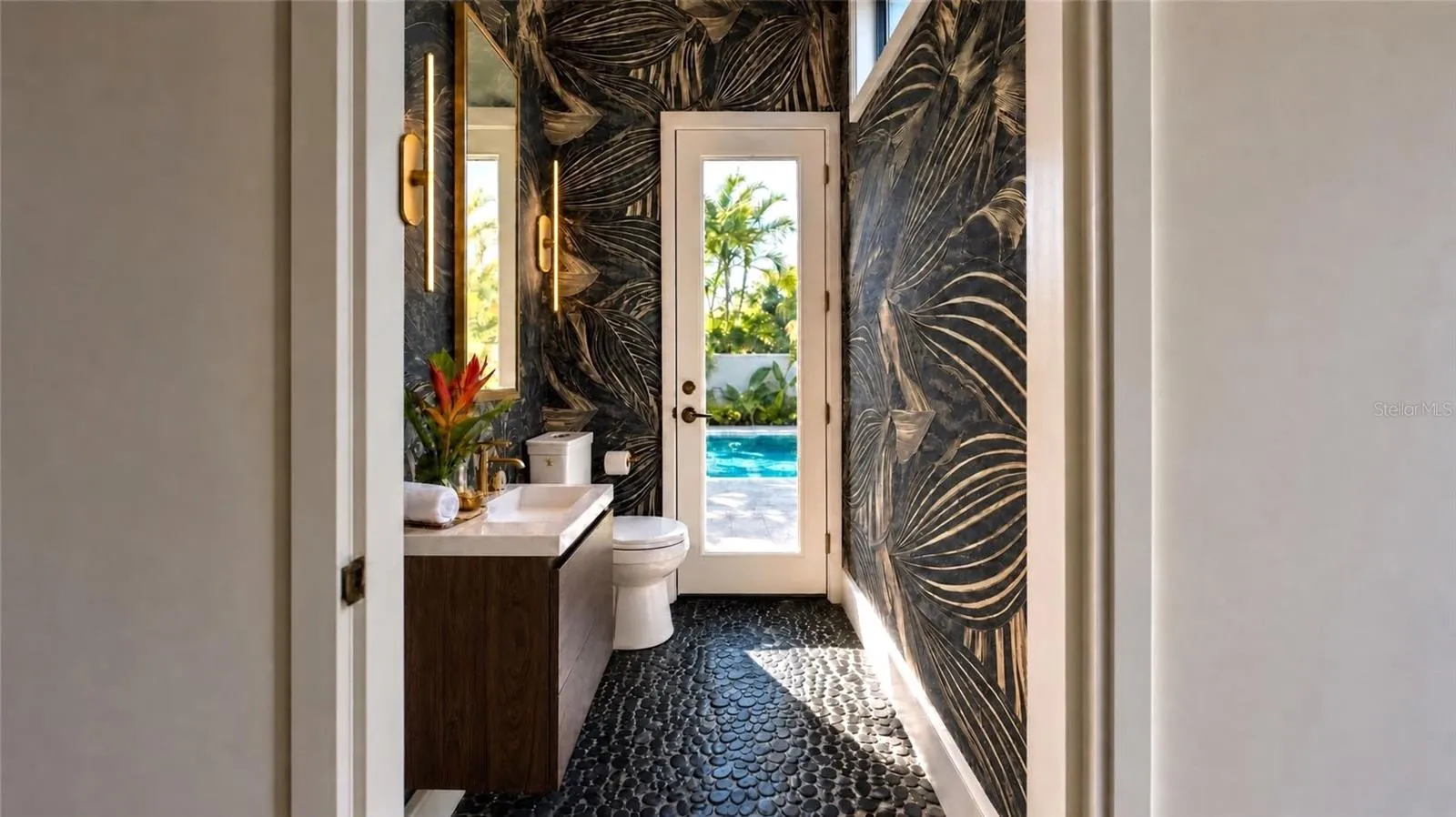 Pool bath, with virtual staging