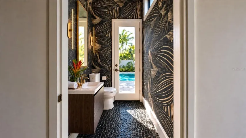Pool bath, with virtual staging