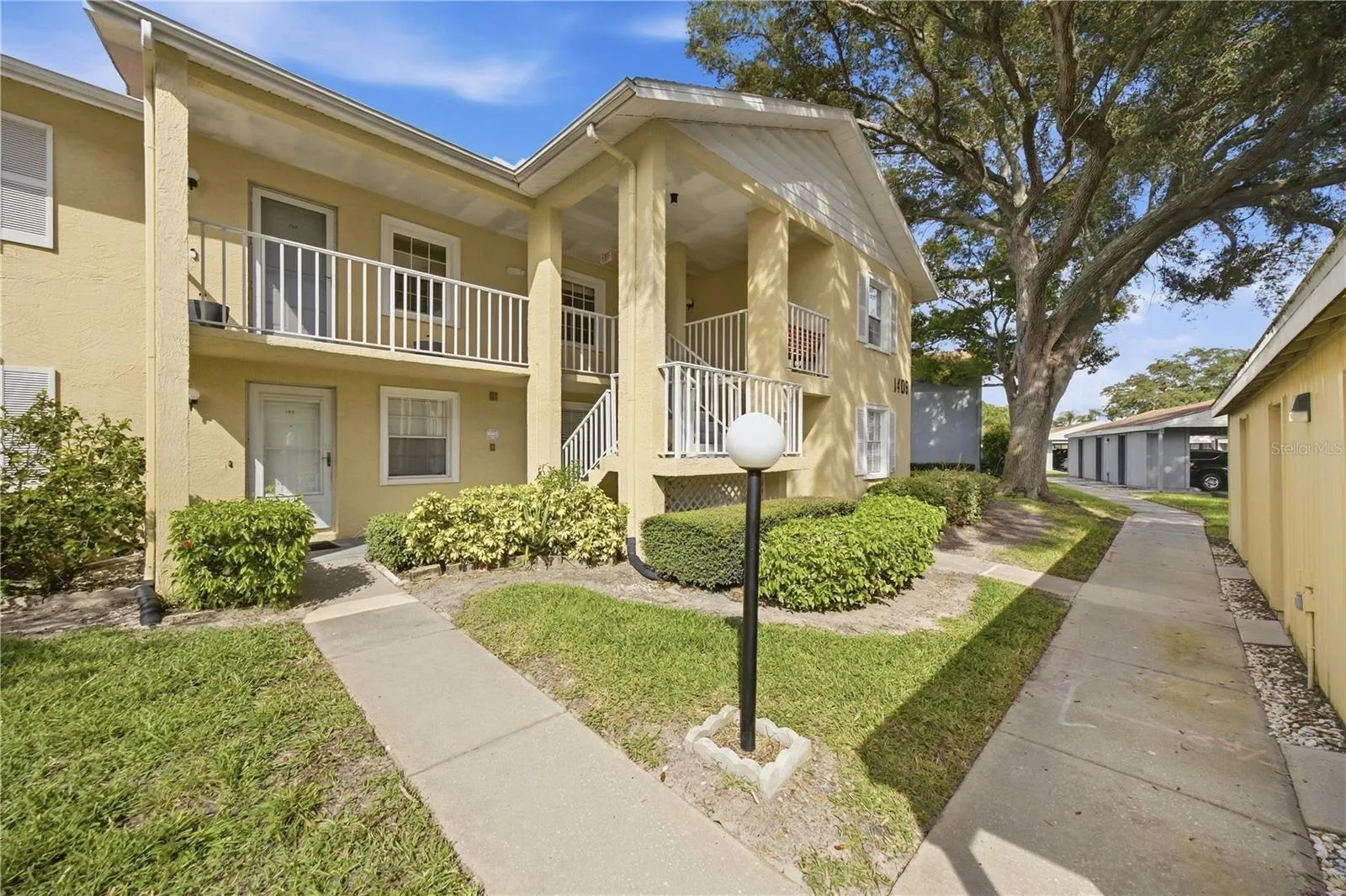 FRONT CONDO