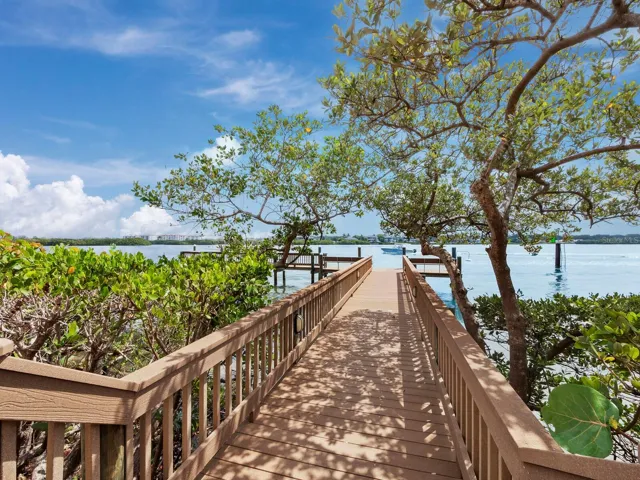 Fishing pier/day dock