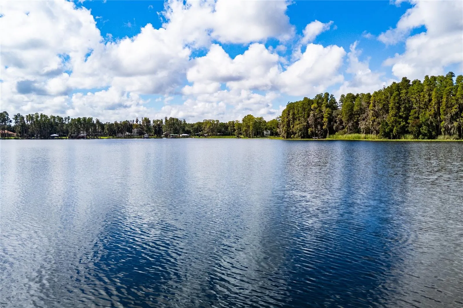 Relaxing views of Lake Saxon from your backyard