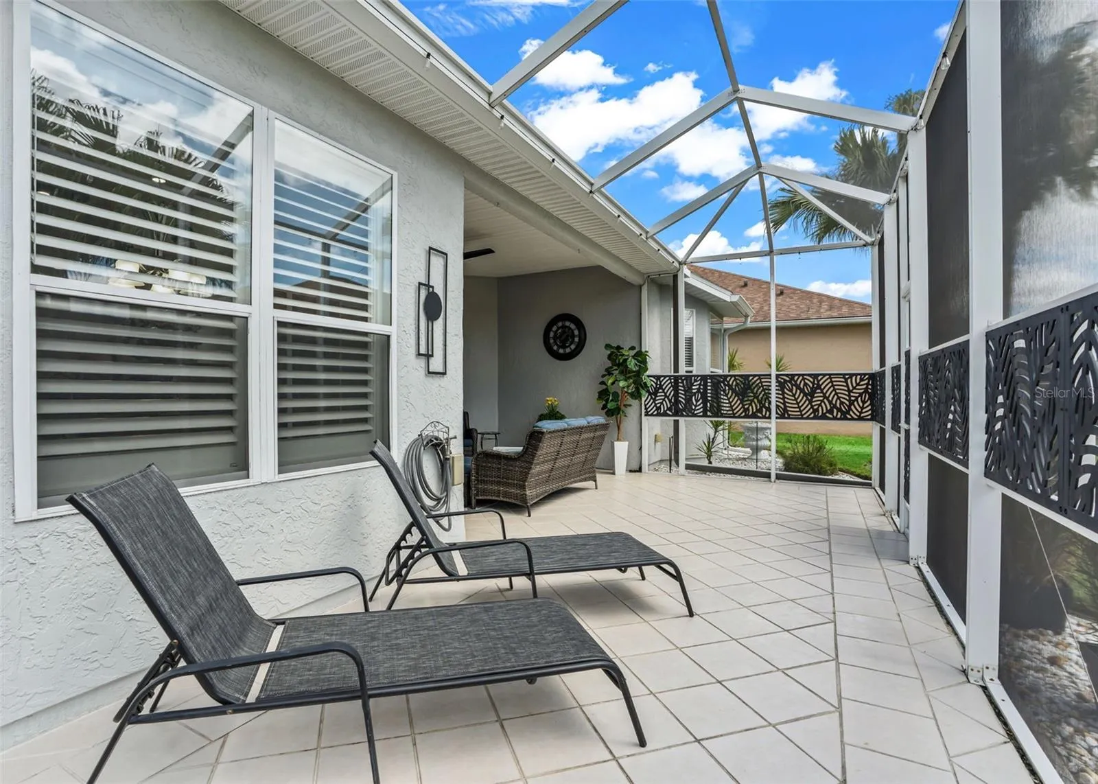 Covered Lanai w/Birdcage enclosure featuring privacy accent