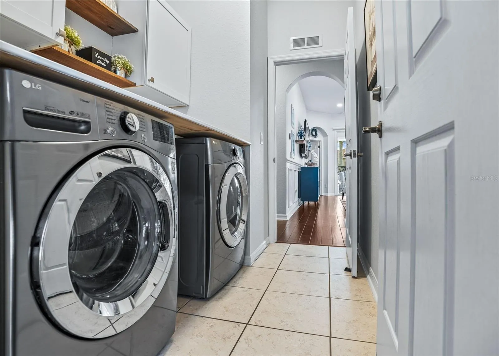 Laundry rm w/extra storage