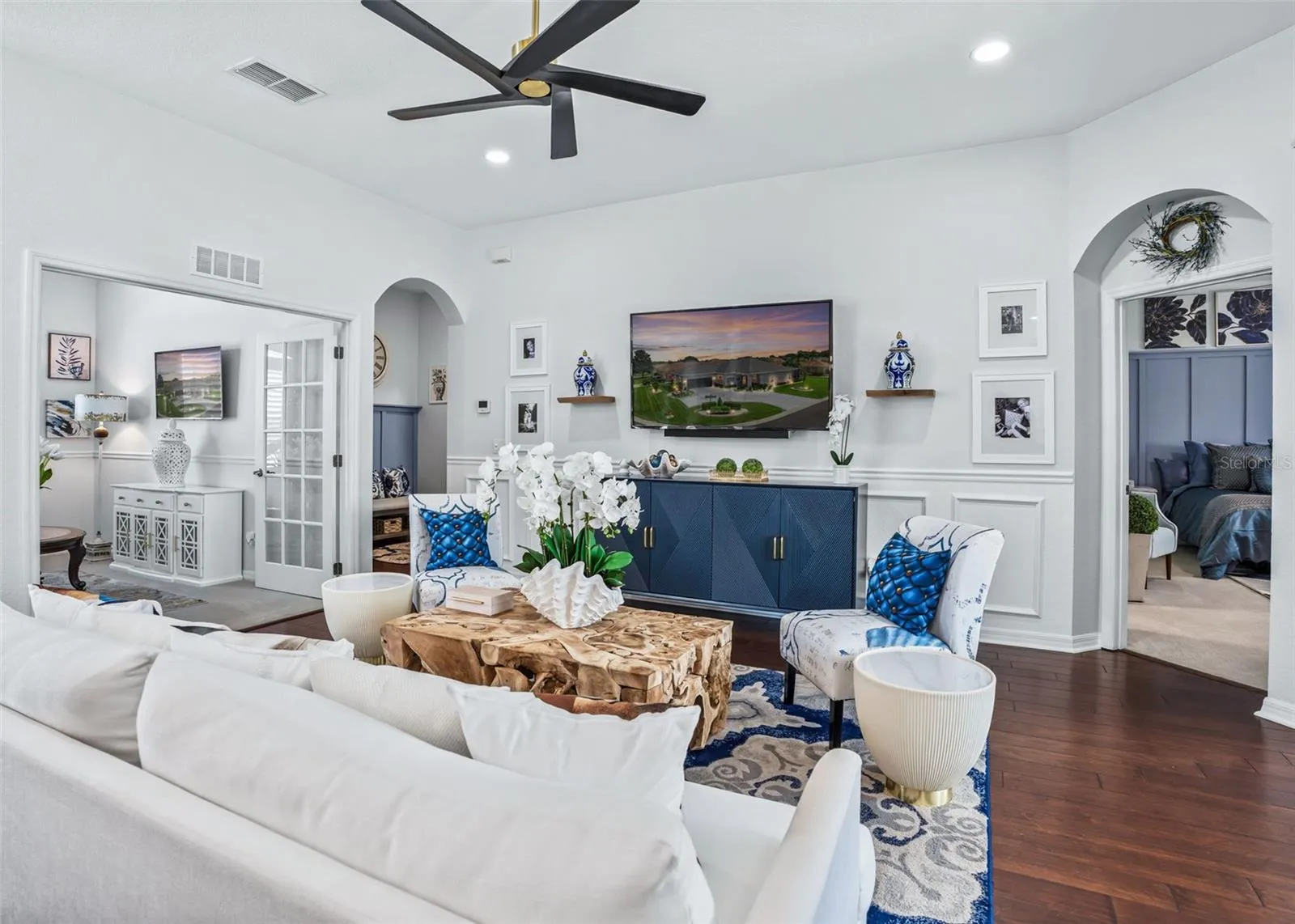 Living area w/Wainscotting