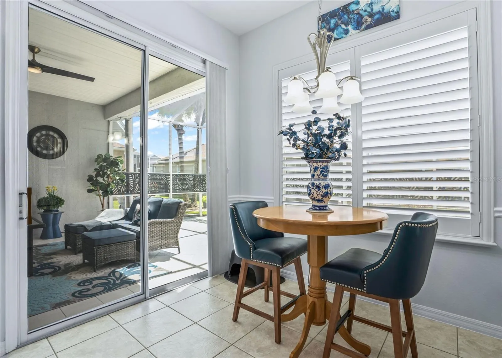 Eat in area of kitchen w/access to Lanai