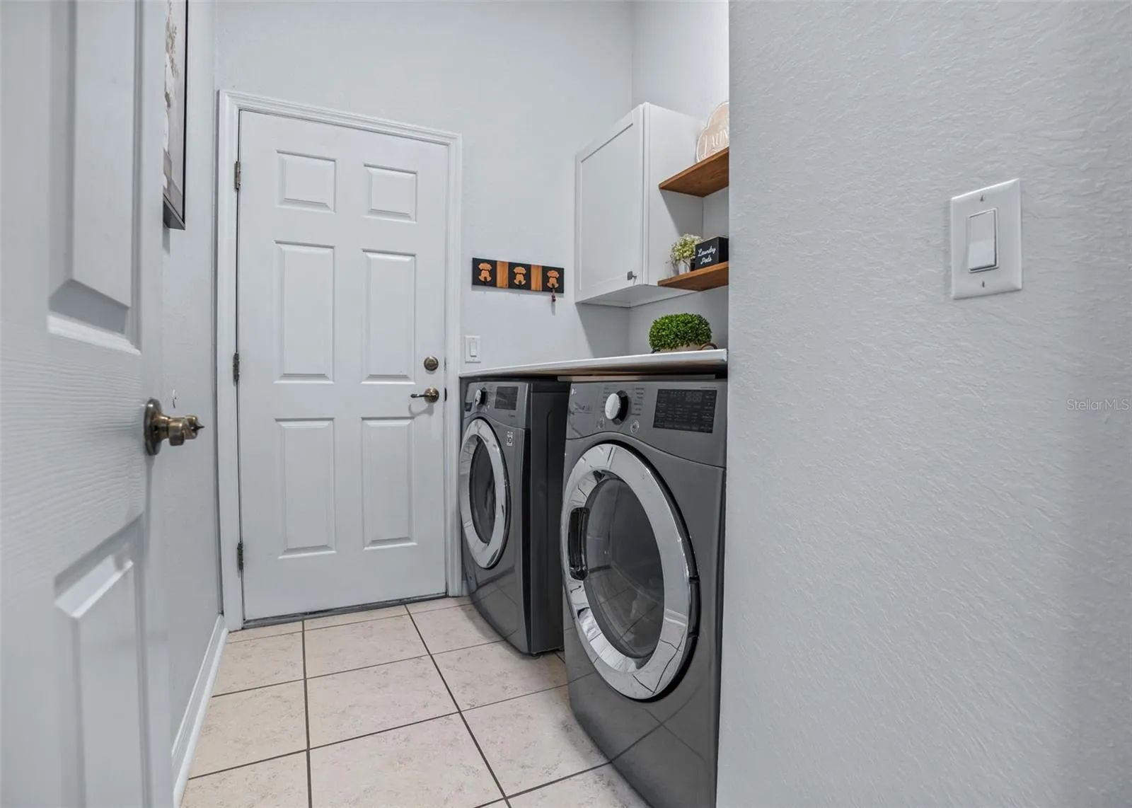 8 x 6 Inside Laundry Rm