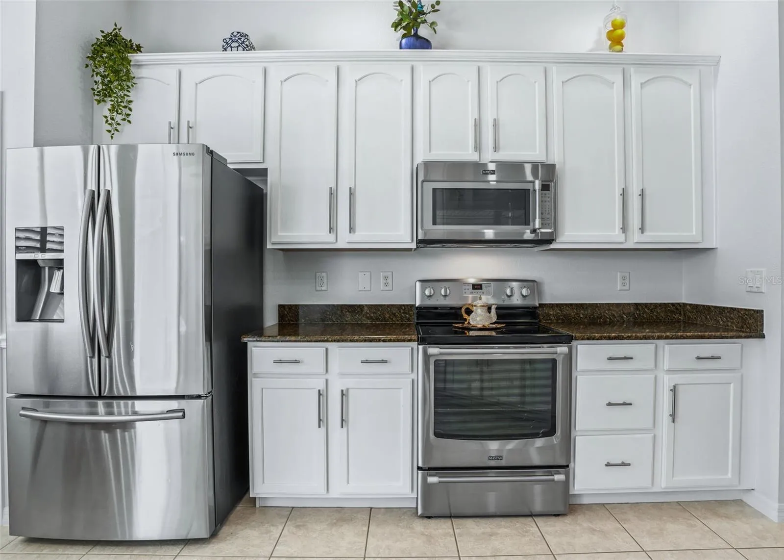 Kitchen w/Stainless appliances