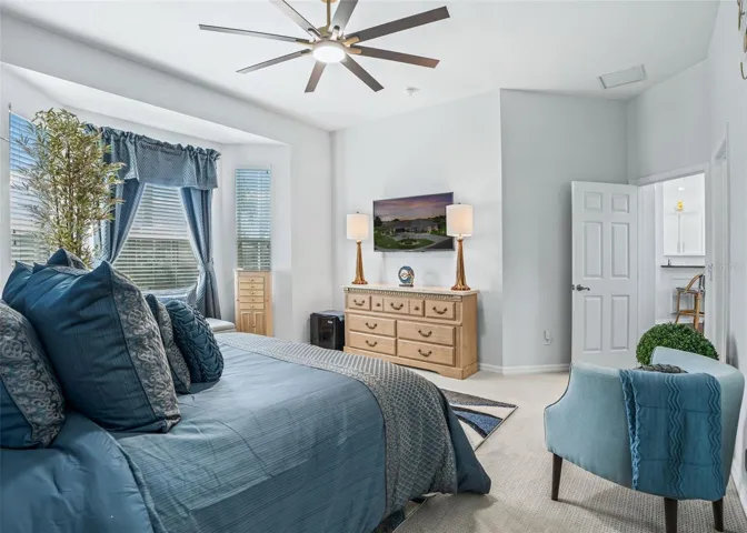 Primary Suite w/Bay Windows