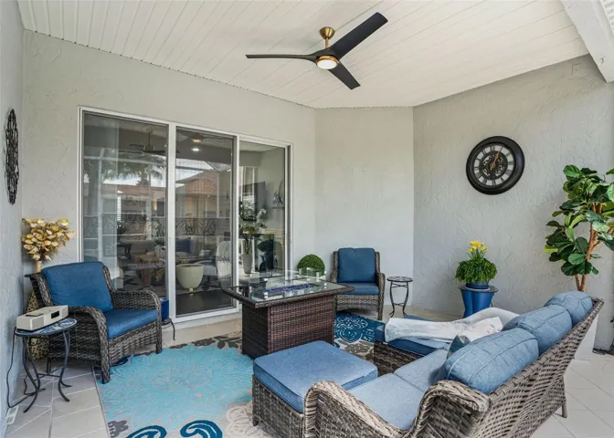 Lanai w/access to Living area