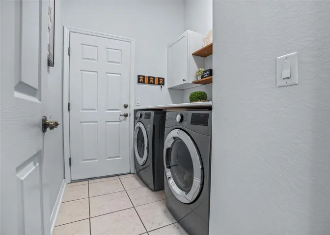 8 x 6 Inside Laundry Rm