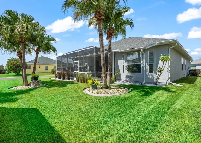 Birdcage w/access to backyard