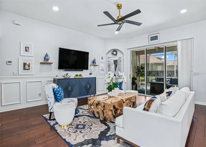 Living area w/Designer ceiling fan
