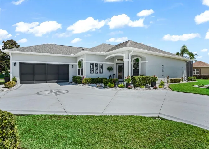 2 Car Garage w/Sliding screen doors