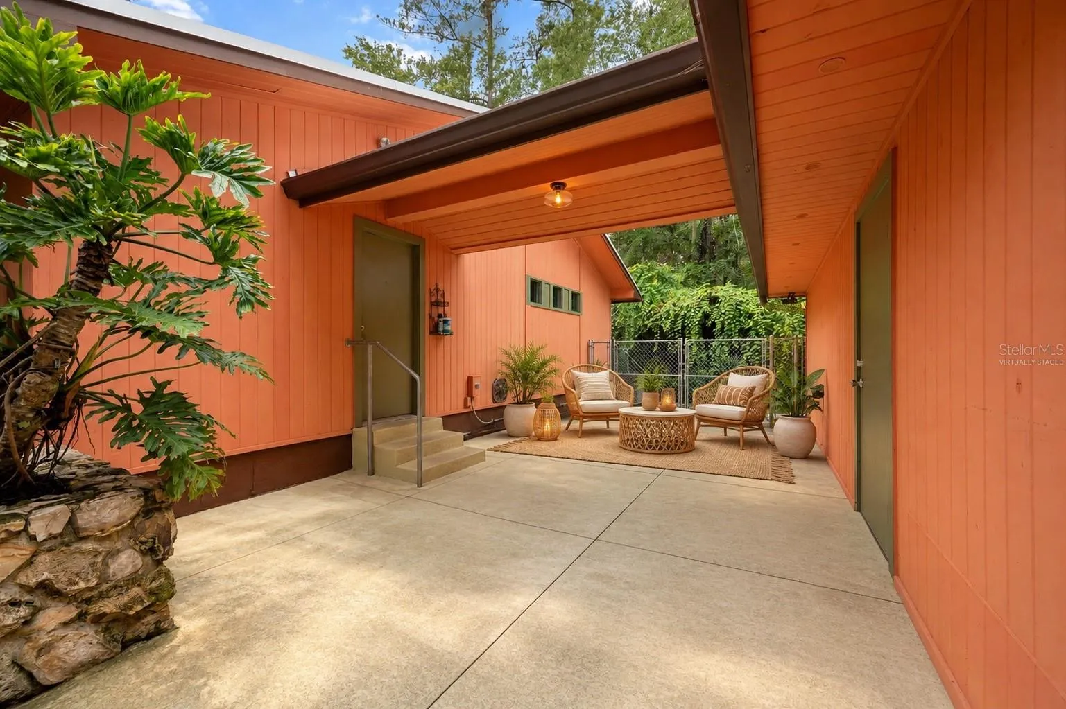 Virtually staged breezeway
