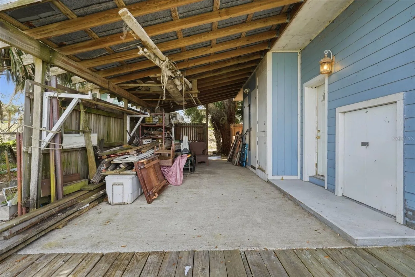 1st floor entrance to apartment or in-law apartment