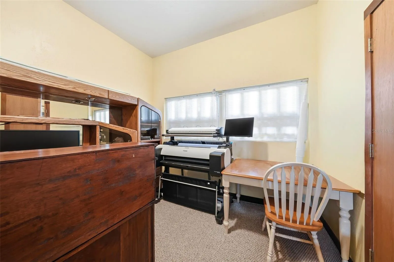 apt bedroom