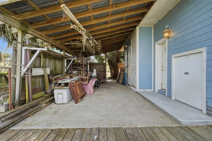 1st floor entrance to apartment or in-law apartment