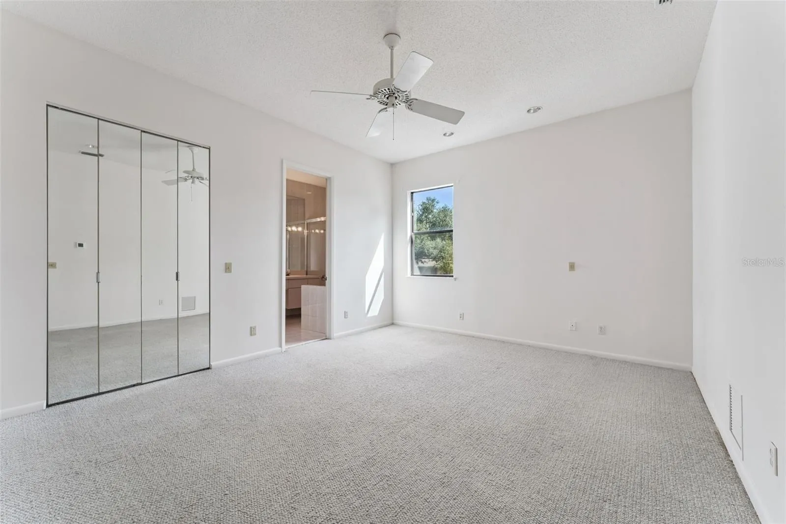 Upstairs 2nd primary suite