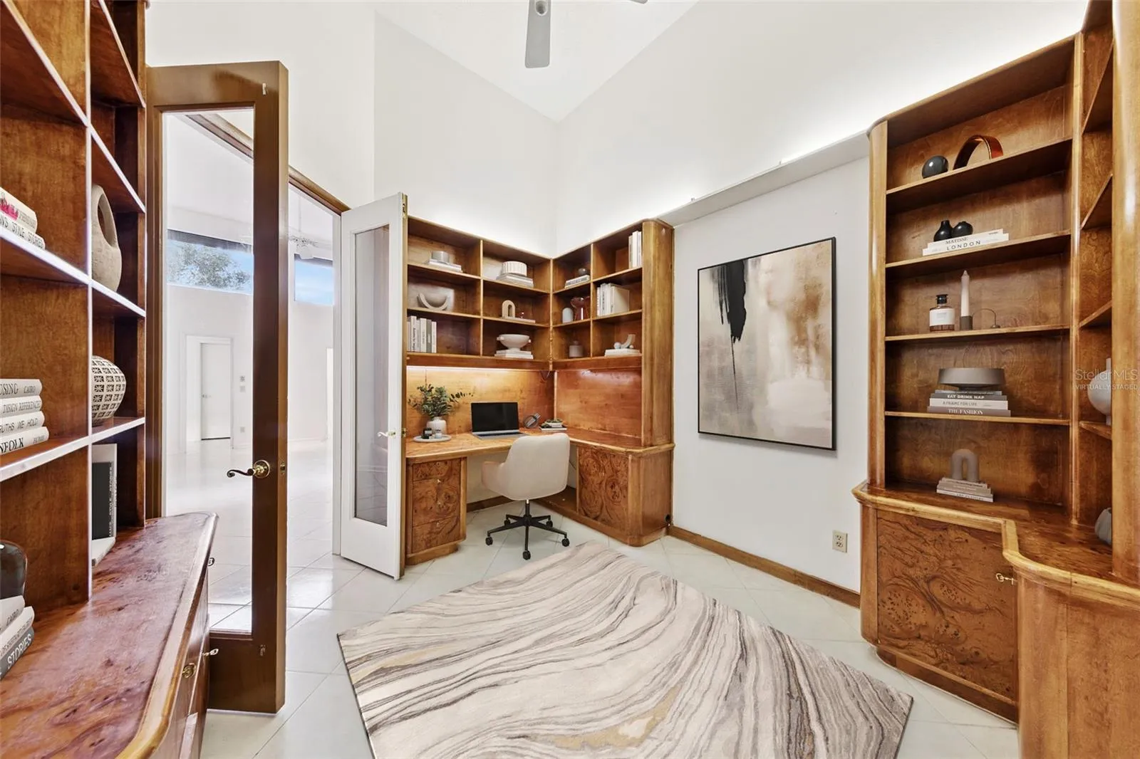 Virtual staged - office