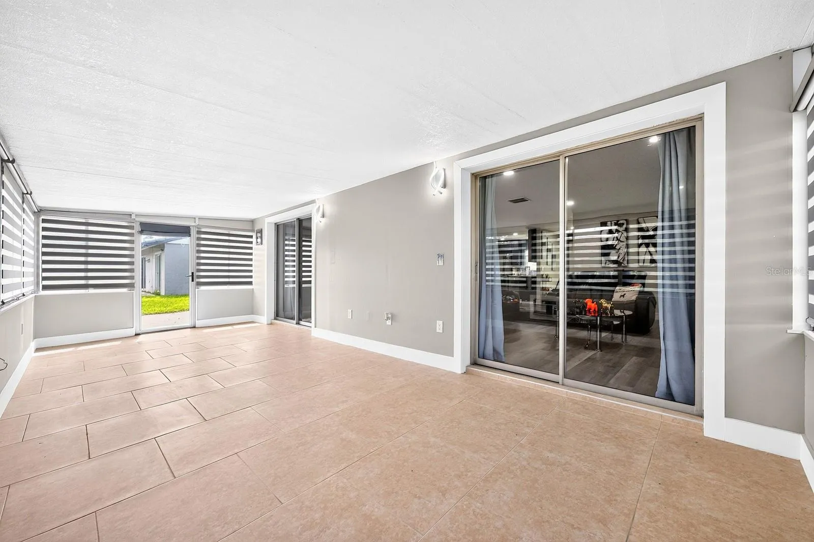 Enclosed Lanai/Florida Room.