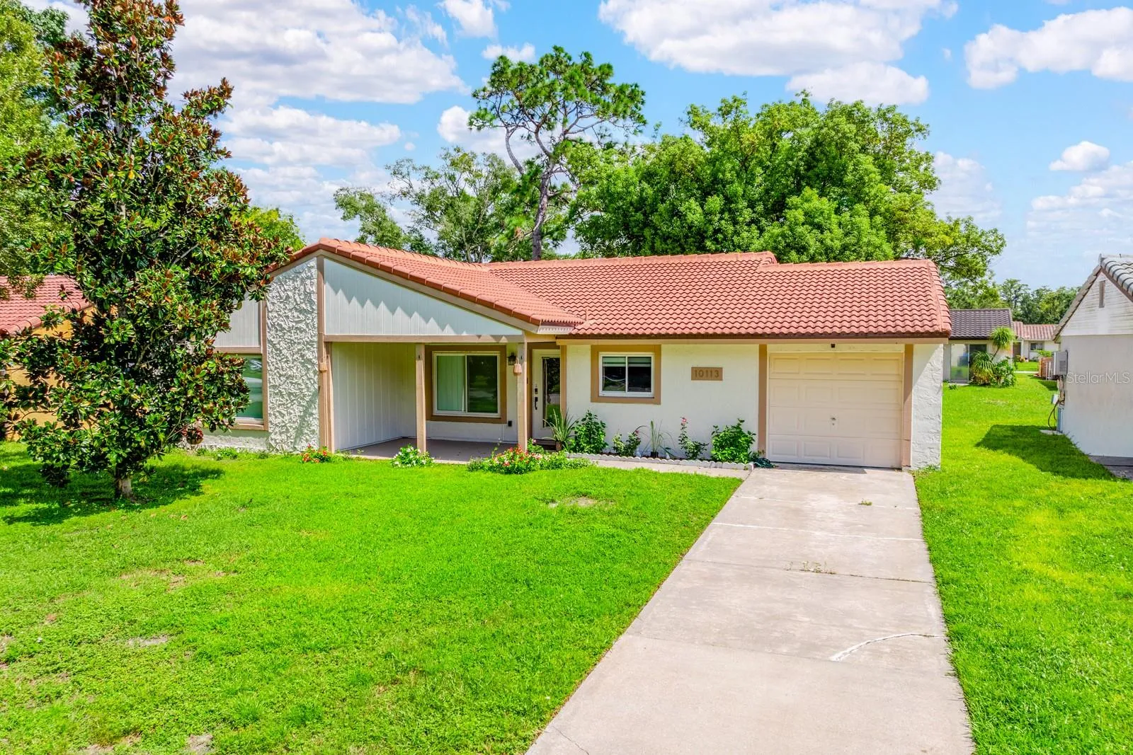 This beautifully renovated 3-bedroom, 2-bath floor plan in the Lime Tree community offers a fresh, modern interior plus a spacious COVERED FRONT PORCH, FLORIDA ROOM and 1-car garage!