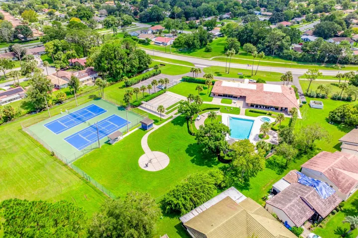 Lime Tree features nice amenities.